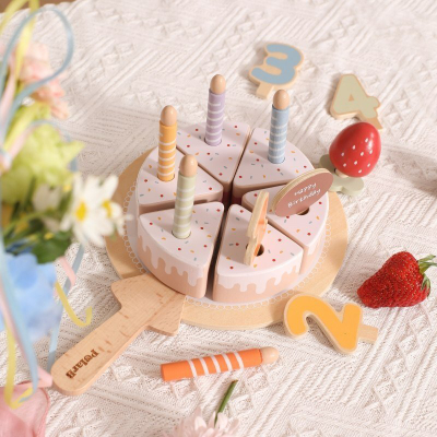 Set lodër druri PolarB Birthday Cake, tortë ditëlindjeje me 6 feta, me aksesorë, shumëngjyrësh