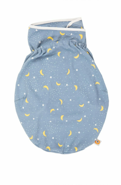 Mbështjellëse për bebe Ergobaby Swaddler Stellar, pozicion i shëndetshëm i ijeve, motiv yje dhe hënëza, blu