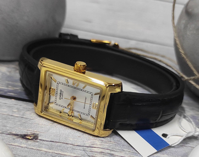 Orë dore Casio LTP-1234PGL-7A2EF, me kuarc, me kornizë ngjyrë ari, me rrip të zi