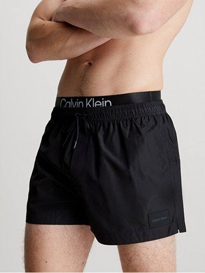 Shorce noti për meshkuj Calvin Klein, të zeza