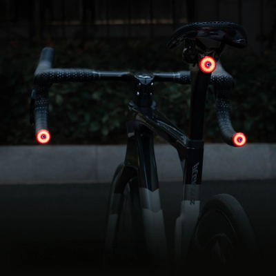 Dritë pasme për biçikletë Wozinsky LED, me sensor frenimi, USB‑C, e kuqe