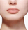 Balsam buzësh Dior Rouge Dior 001 Diornatural, me ngjyrë, që i mban buzët të buta e të hidratuara