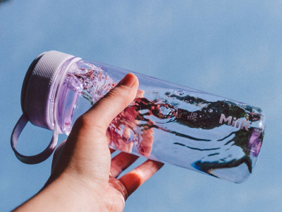 Shishe uji Miir Everywhere, 1L, plastike transparente, kapak i bardhë