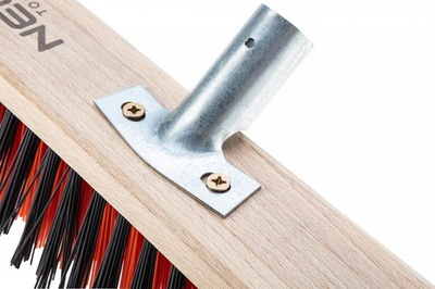 Fshesë rrugësh Neo Tools Street, 60 cm, trup druri, me mbajtës metalik