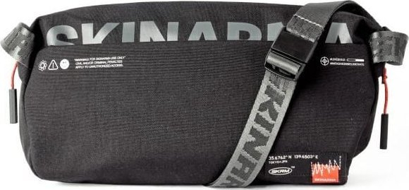 Çantë crossbody Skinarma Fardel, me rrip shpatulle, rezistente ndaj ujit, e zezë
