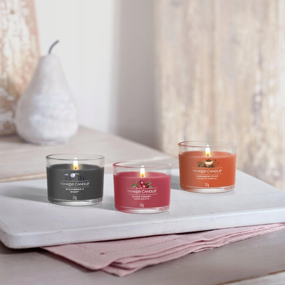 Qiri votiv Yankee Candle Tropical Breeze, 37g, në gotë, rozë