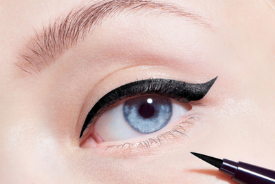 Eyeliner i lëngshëm Dior Diorshow On Stage Liner, waterproof, No.096 Satin Black, i zi