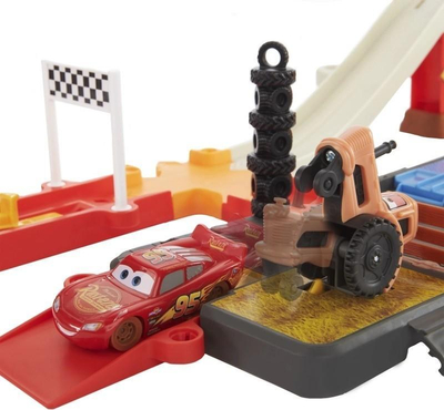 Set loje pistë garash Disney Pixar Cars Race and Go, me veturë Lightning McQueen, 20 pjesë, portokalli