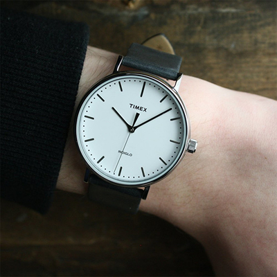 Orë dore Timex Weekender Fairfield TW2R26300