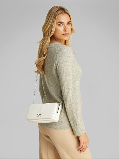 Çantë krahu për femra Calvin Klein mCK5111, e bardhë