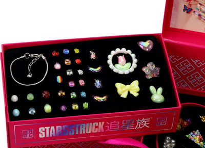 Set DIY për bërje bizhuterish Starstruck, 1267 pjesë, kuti rozë