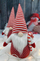 Figurinë Krishtlindjesh Saska Christmas Gnome, 35 cm, me peshë poshtë që rri në këmbë, e kuqe me të bardhë