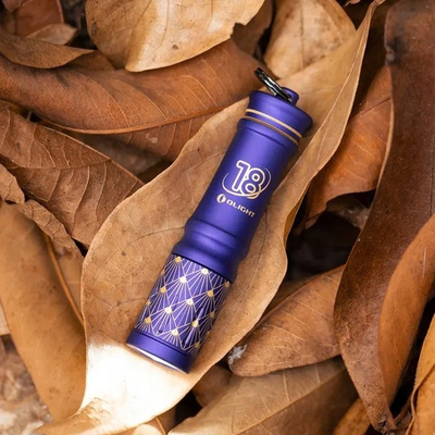 Elektrik xhepi Olight I3E EOS 18 vjetori, 90 lm, për çelësa, portokalli