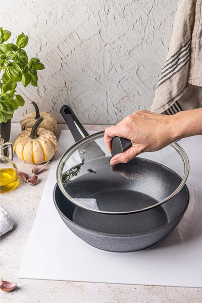 Tigan i thellë Klausberg KB 7691, 24cm, veshje mermeri jo ngjitëse, për induksion, i zi