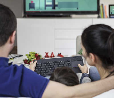 Tastierë wireless Logitech K400 Plus, touchpad i integruar, për PC dhe TV, e zezë