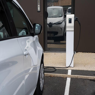 Stacion karikimi Legrand Green’up Premium, 7.4kW, Mode 3, njëfazësh, i bardhë