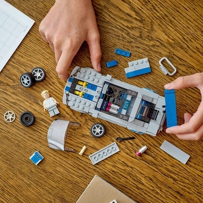 Играчка LEGO Speed ​​​​Champions Nissan Skyline GT-R (R34) од Fast and Furious