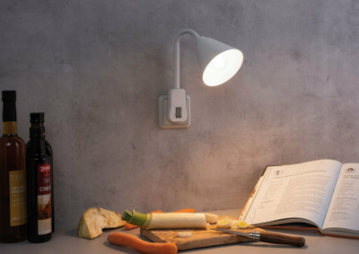Dritë muri Junus plug in, krah i lëvizshëm, me sokëll E14, e bardhë