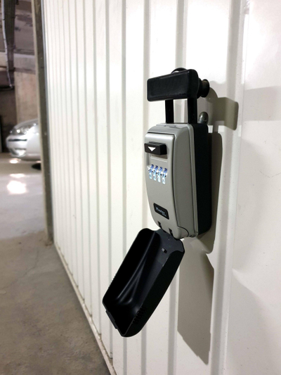 Kasadë çelësash Master Lock 5424EURD, me varëse, kod me ndriçim, gri