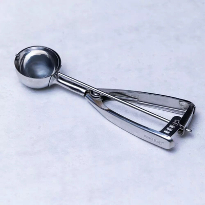 Lugë shërbyese KING Hoff KH-1808, çelik inox, ergonomike, argjendtë