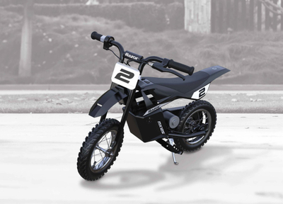 Motor elektrik për kalama Razor MX125 Dirt Rocket, shpejtësi 13 km/h, 40 minuta përdorim, i zi