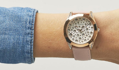 Orë dore Guess Wonderlust W1065L1