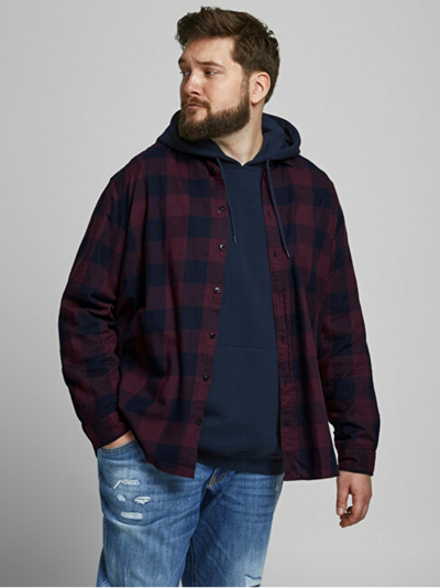 Кошула Jack&Jones PLUS JJEGINGHAM со широк крој, темноцрвена