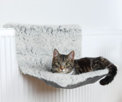 Shtrat radiatorësh për mace Trixie, 45x26x31 cm, pelush me qime të gjata, bardhë e zi