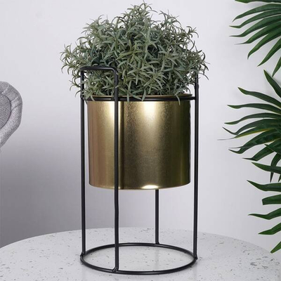 Mbajtëse vazo Vilde Flowerpot Plant Stand, metal 31 cm, diametër 15 cm, ari me të zezë