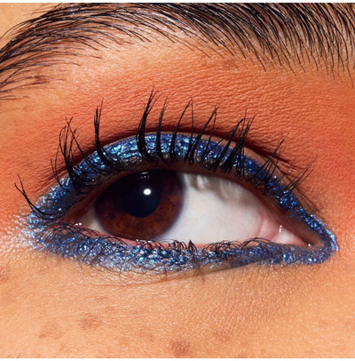 Hije sysh në shkop MAC Dazzleshadow Eye Shadow Stick, efekt metalik, mban nja 12 orë