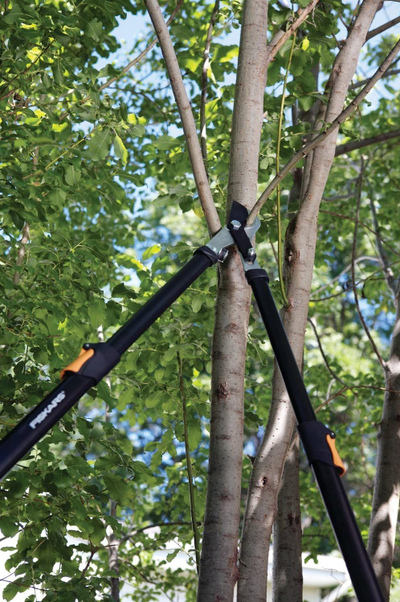 Gërshërë teleskopike për krasitje Fiskars Solid, për degë deri 45mm, portokalli me të zezë