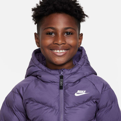 Xhaketë për kalama Nike Sportswear, me mbushje sintetike, me kapuç, vjollcë
