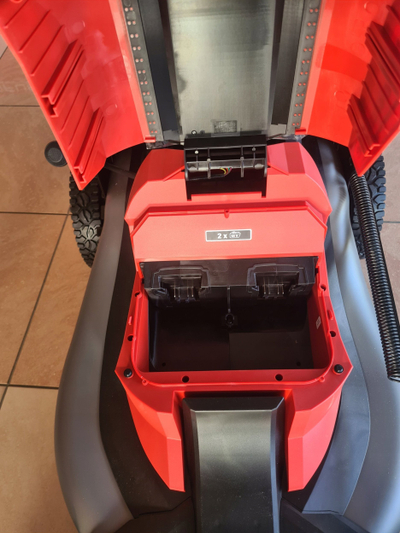 Kositëse bari Milwaukee M18 F2LM46-802, 46cm, 2x 8Ah, e kuqe
