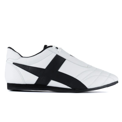 Atlete karate DBX Bushido, material sintetik, taban antirrëshqitës, të bardha me të zeza