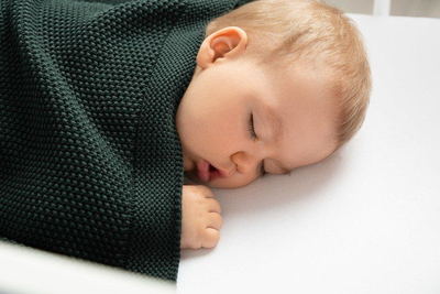 Batanije për bebe Sensillo Knitted Cotton, 80x100 cm, e kaltër e errët
