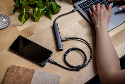 Kabllo Newell USB-C në USB-C 4.0, 1m, 100W, ngjyrë grafit