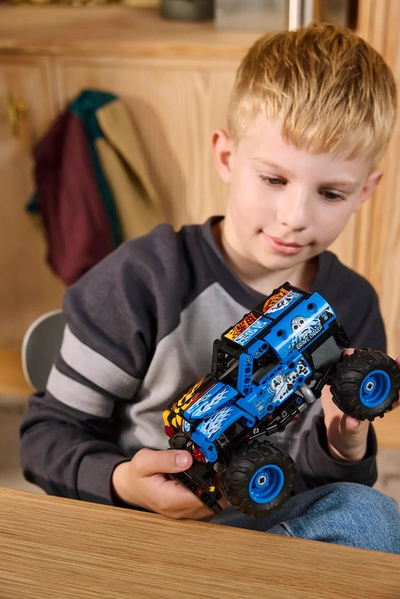 Set lodër Lego Technic Monster Jam Grave Digger 42219, mekanizëm pull back, për fëmijë 7+