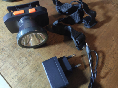Dritë koke e rikarikueshme Tiross 1966, 1W LED, 90lm, e zezë