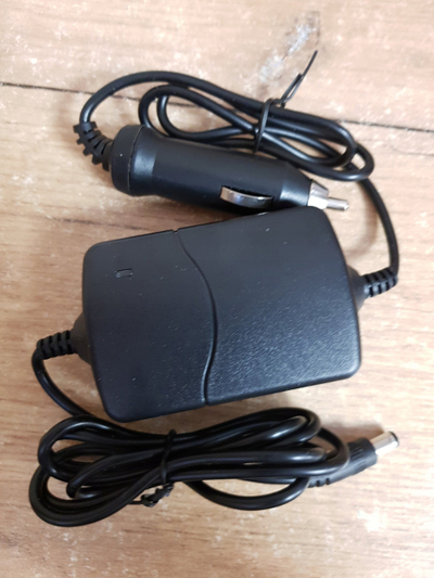 Adaptori inverter për makinë Xoro CA1224, 12–24V, për TV, i zi