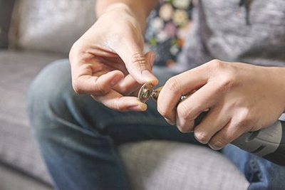 Set për prerje thonjsh për kafshë Dremel 7020 PGK, pa kabllo, me bateri AA, gri