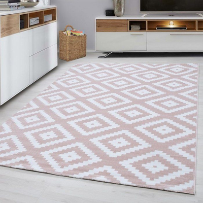 Tapet Ayyildiz Carpets Plus 8005, katror me cepa, me figura gjeometrike, rozë pastel