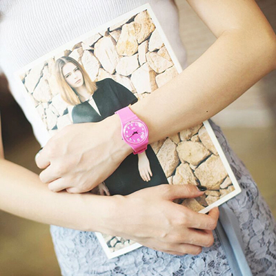 Orë dore Swatch Dragon Fruit Soft GP128K