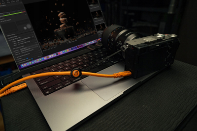 Kabllo USB C Tether Tools TetherPro Optima 10G, 9.4m, Straight to Right, portokalli