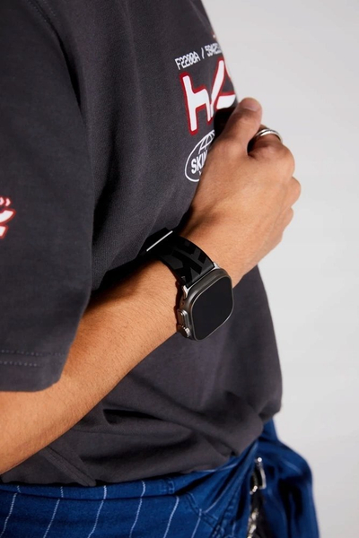 Рака за часовник Skinarma Spunk, за Apple Watch Ultra 49mm, силикон, боја ivory