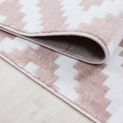 Tapet Ayyildiz Carpets Plus 8005, katror me cepa, me figura gjeometrike, rozë pastel