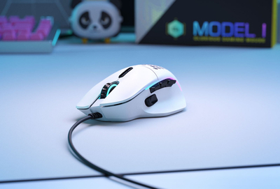 Mашина за игри Glorious Model I, со кабел, RGB, мат бела