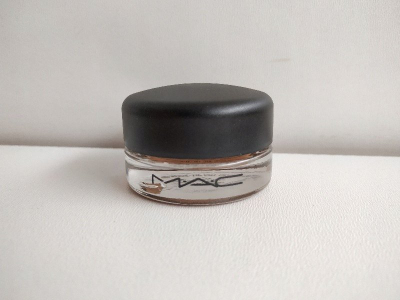 Hije kremoze për sy MAC Pro Longwear Paint Pot, mban gjatë, me ngjyrë t’fortë