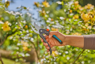 Градинарски ножици Gardena Premiumcut Flex 12242-20, бајпас, ергономски, црно сини
