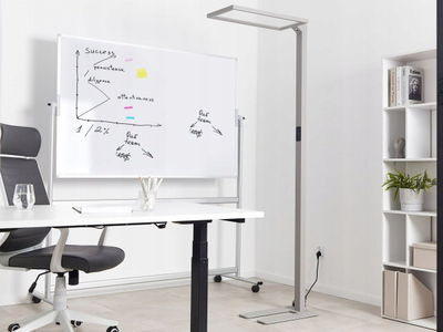 Llambë dyshemeje Beliani ORION, LED, me sensor lëvizje, ngjyrë argjendi