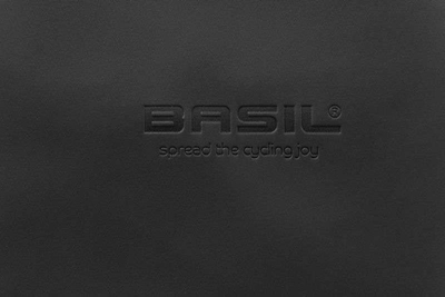 Çantë bishti Basil Soho Nordlicht LED, 41L, që s’e kap uji, e zezë
